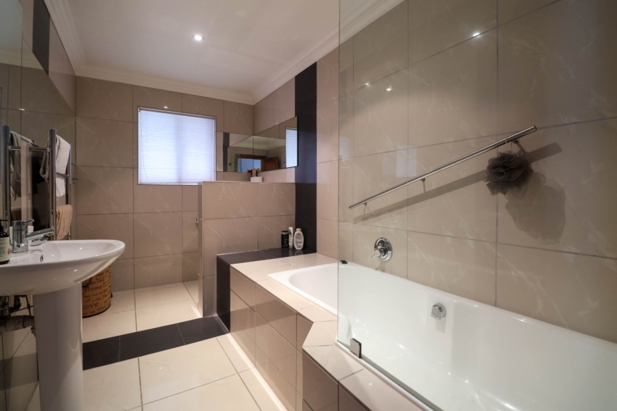 6 Bedroom Property for Sale in Pezula Golf Estate Western Cape
